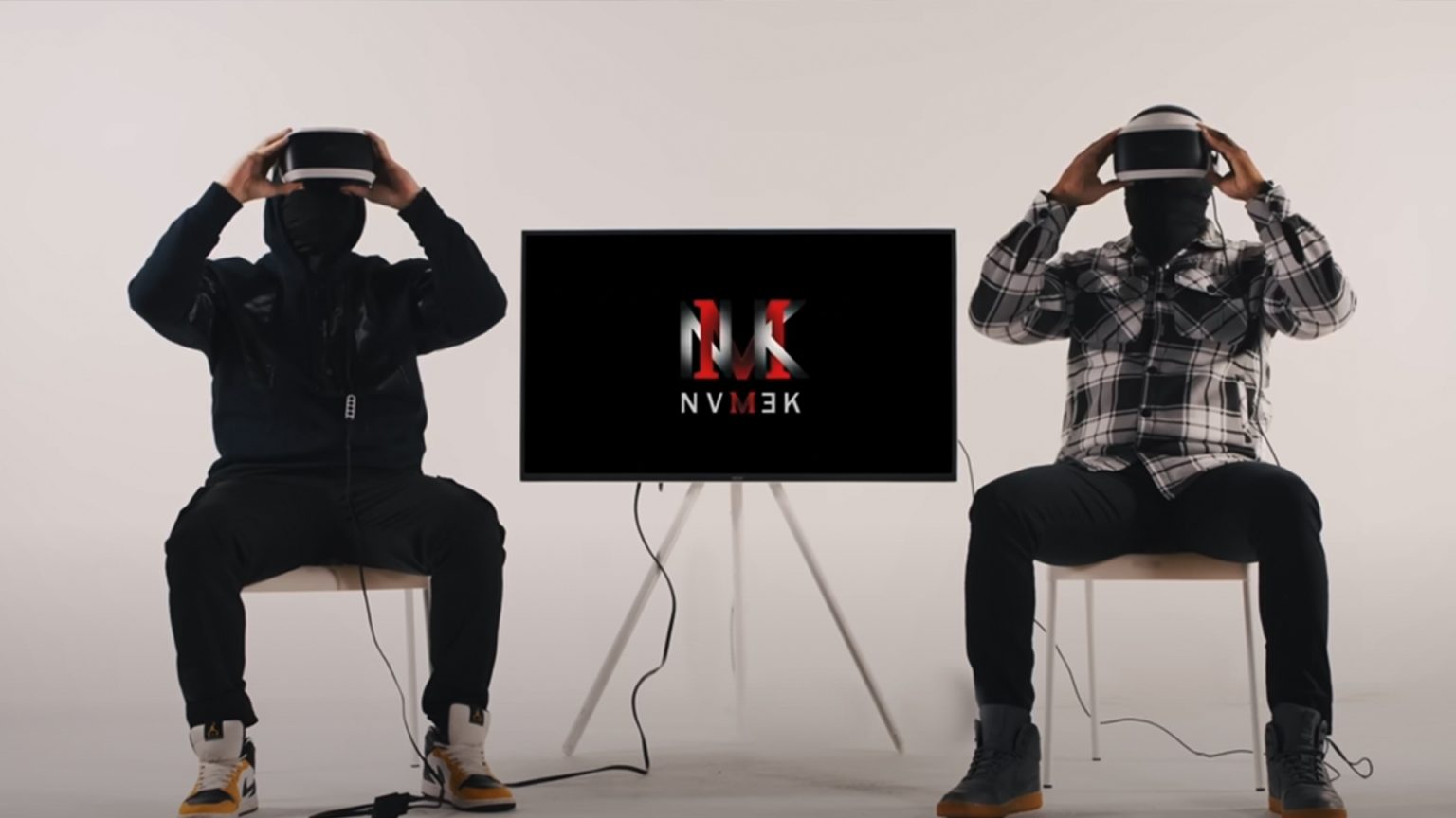 Interview exclusive avec NMV3K, un duo de rappeurs masqués en train de retourner la toile Photo de Interview exclusive avec NMV3K, un duo de rappeurs masqués en train de retourner la toile