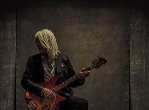 🇺🇸 Sarah James: “The Distance”, between absence and hope