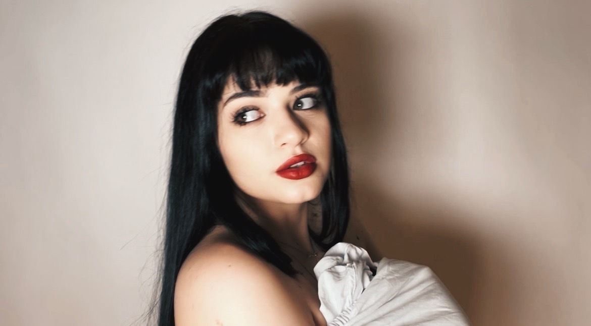 🇺🇸 An interview with dear diane: A Dive into “u n i.”